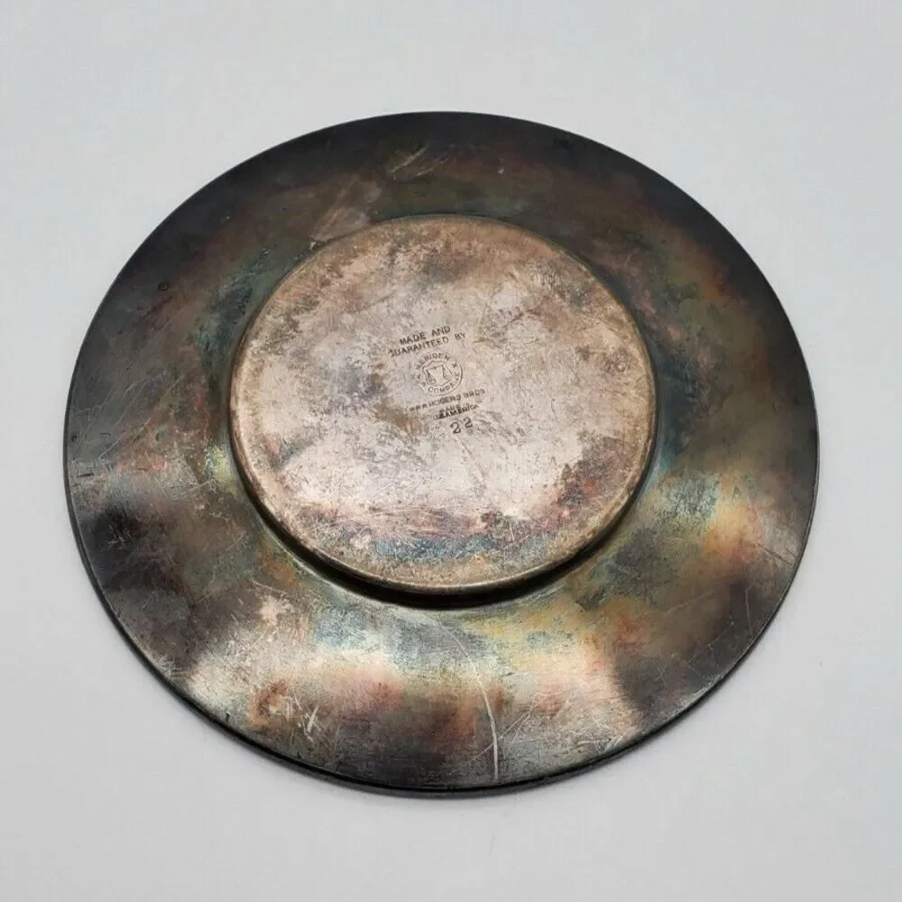 Meriden B Company  *** Rogers Bro 22 Made In USA Silverplate Saucer 5.75